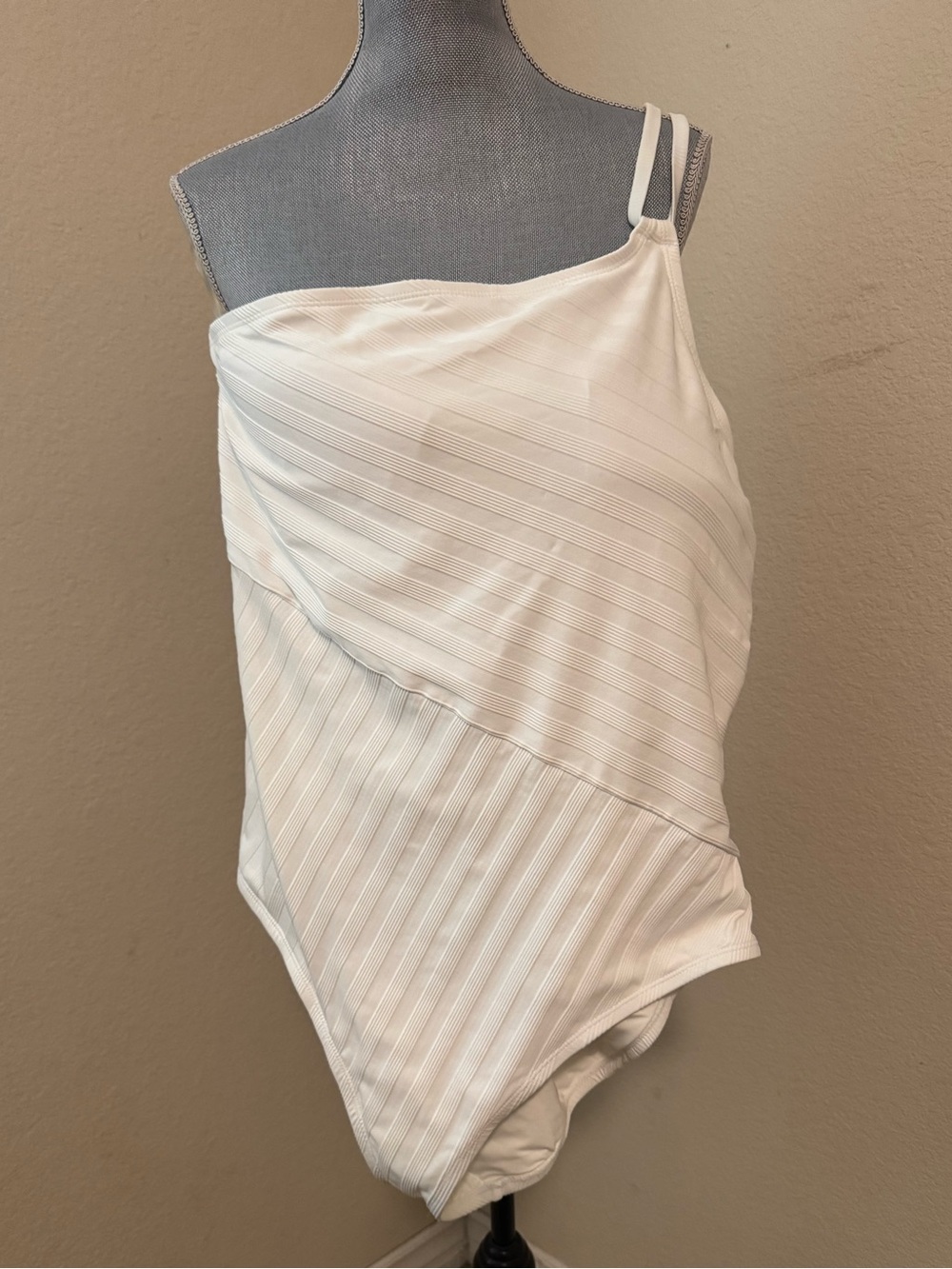 La Blanca Asymmetrical One-Shoulder Bathing Suit